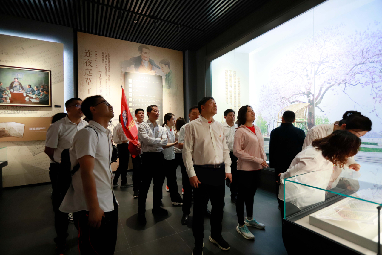 砥礪初心使命，汲取奮進力量丨花花牛乳業(yè)集團黨委組織開展學(xué)習(xí)“焦裕祿精神”主題黨日活動