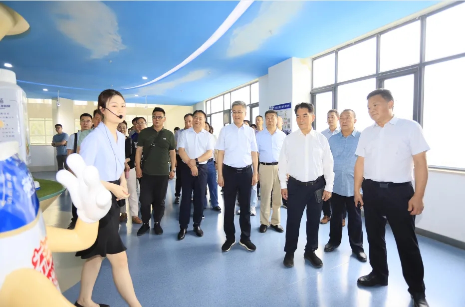 花花牛丨中國人民大學(xué)河南校友會(huì)蒞臨花花牛參觀座談 花花牛丨中國人民大學(xué)河南校友會(huì)蒞臨花花牛參觀座談