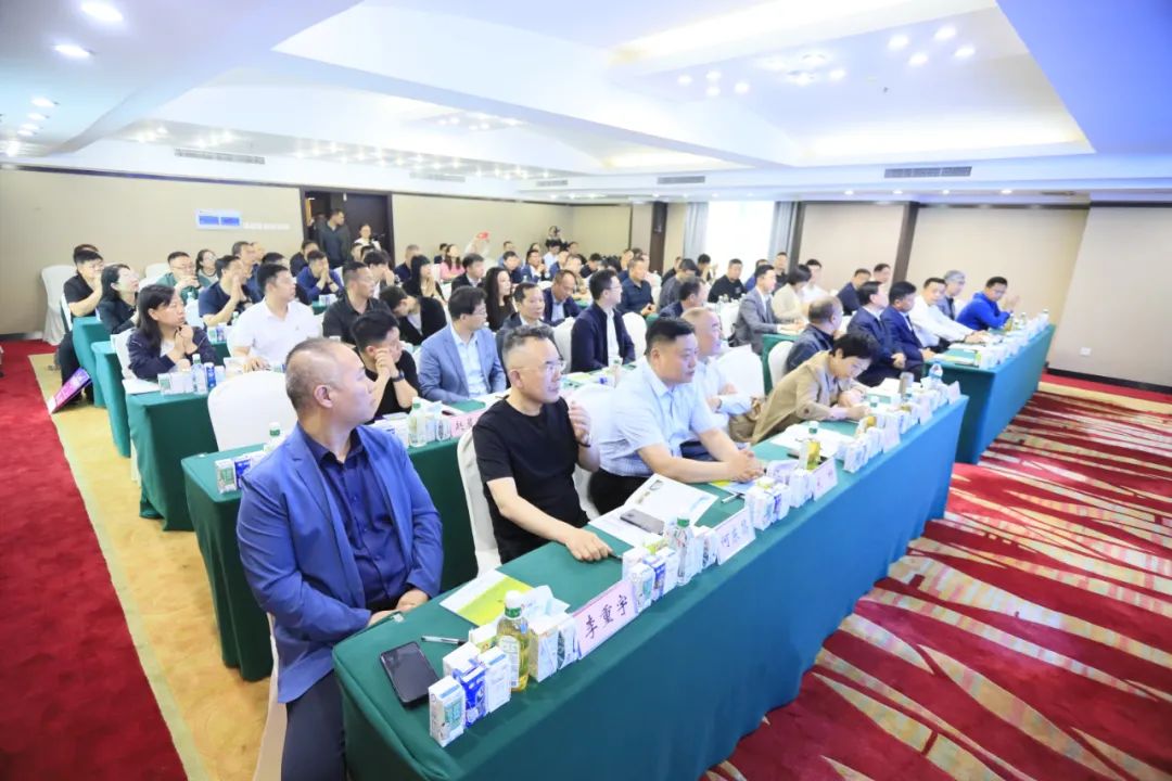 河南省2024國(guó)家“學(xué)生飲用奶計(jì)劃”推廣工作推進(jìn)會(huì)在鄭州成功舉辦！