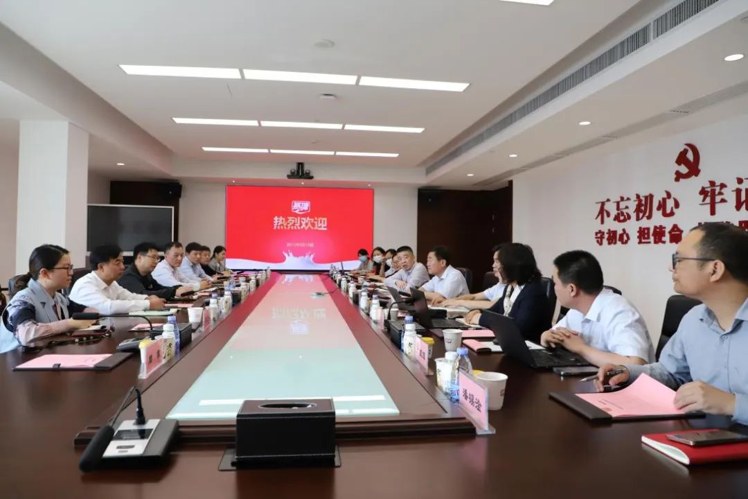 交流促提升 互動謀發(fā)展｜花花牛乳業(yè)集團(tuán)總裁楊永帶隊(duì)分別赴廣東燕塘乳業(yè)及越秀風(fēng)行乳業(yè)參觀交流