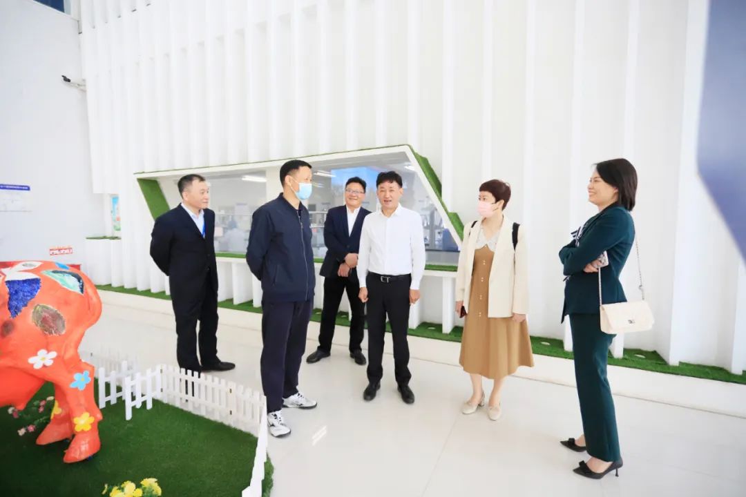 花花牛| 省農(nóng)投集團董事長李曉寰一行蒞臨花花牛調(diào)研指導(dǎo)工作