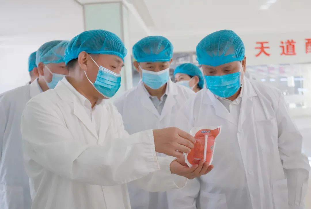 快訊丨河南省人民政府副省長武國定蒞臨花花牛乳業(yè)集團瑞亞牧業(yè)調研奶源基地建設情況 快訊丨河南省人民政府副省長武國定蒞臨花花牛乳業(yè)集團瑞亞牧業(yè)調研奶源基地建設情況