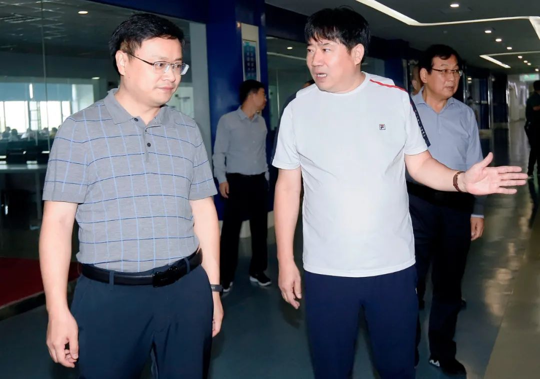 快訊|社旗縣人民政府縣長關(guān)文波一行蒞臨花花牛乳業(yè)集團參觀考察 快訊|社旗縣人民政府縣長關(guān)文波一行蒞臨花花牛乳業(yè)集團參觀考察