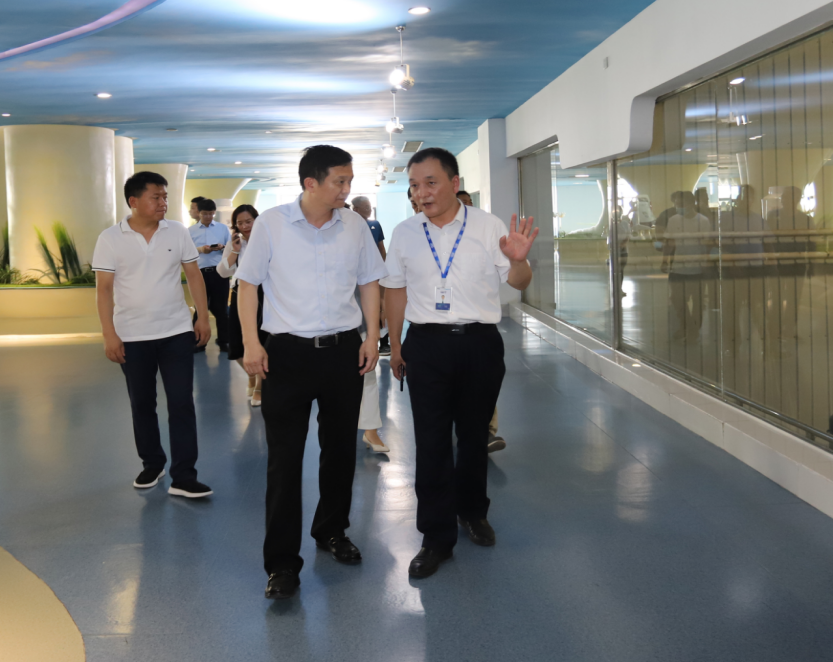 快訊|鄭州市二七區(qū)委副書記、區(qū)長虎榮鑫蒞臨河南花花牛乳業(yè)集團(tuán)調(diào)研