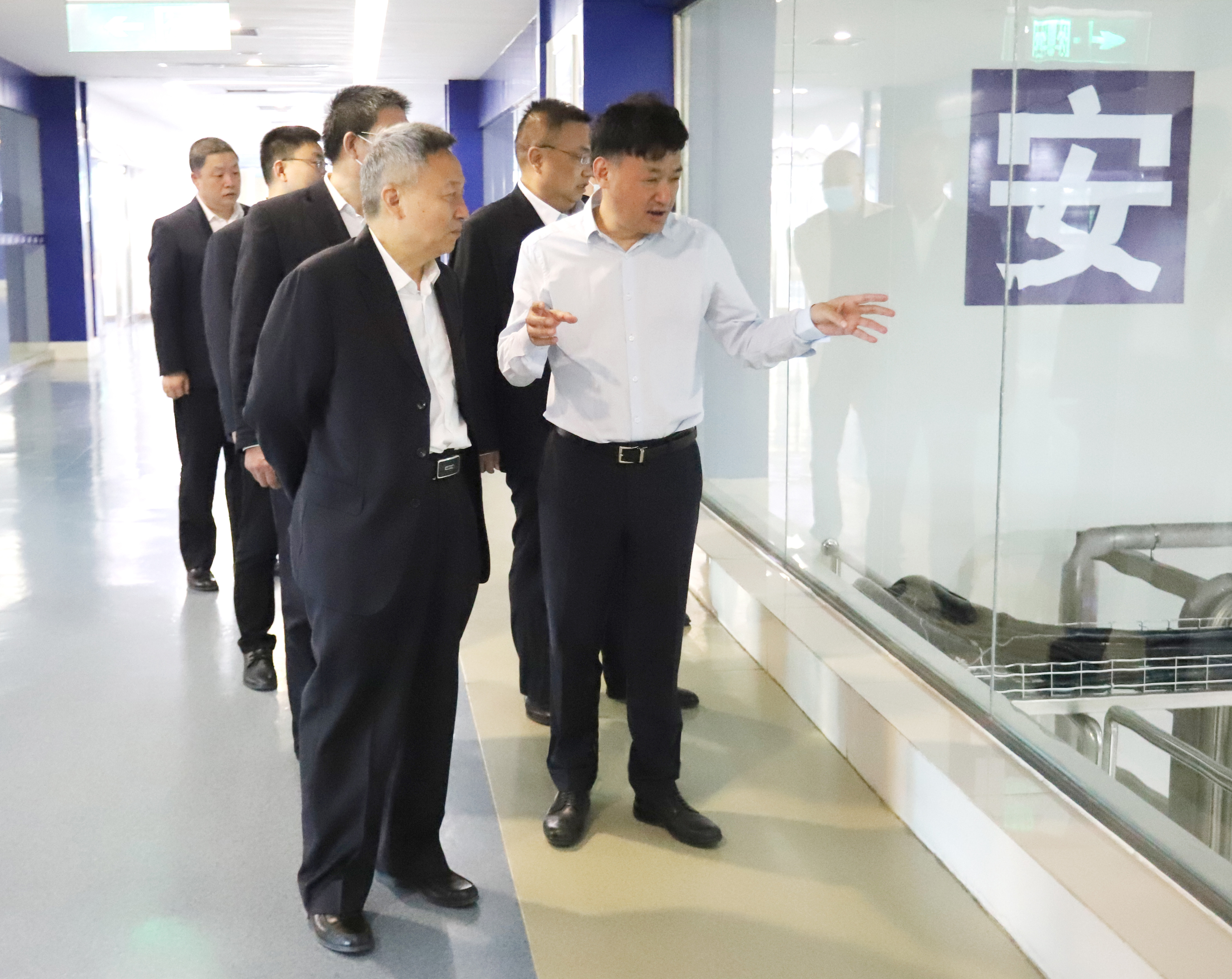 花花牛乳業(yè)集團(tuán)與國(guó)電河南新能源有限公司舉行光伏項(xiàng)目合作開(kāi)發(fā)簽約儀式 花花牛乳業(yè)集團(tuán)與國(guó)電河南新能源有限公司舉行光伏項(xiàng)目合作開(kāi)發(fā)簽約儀式