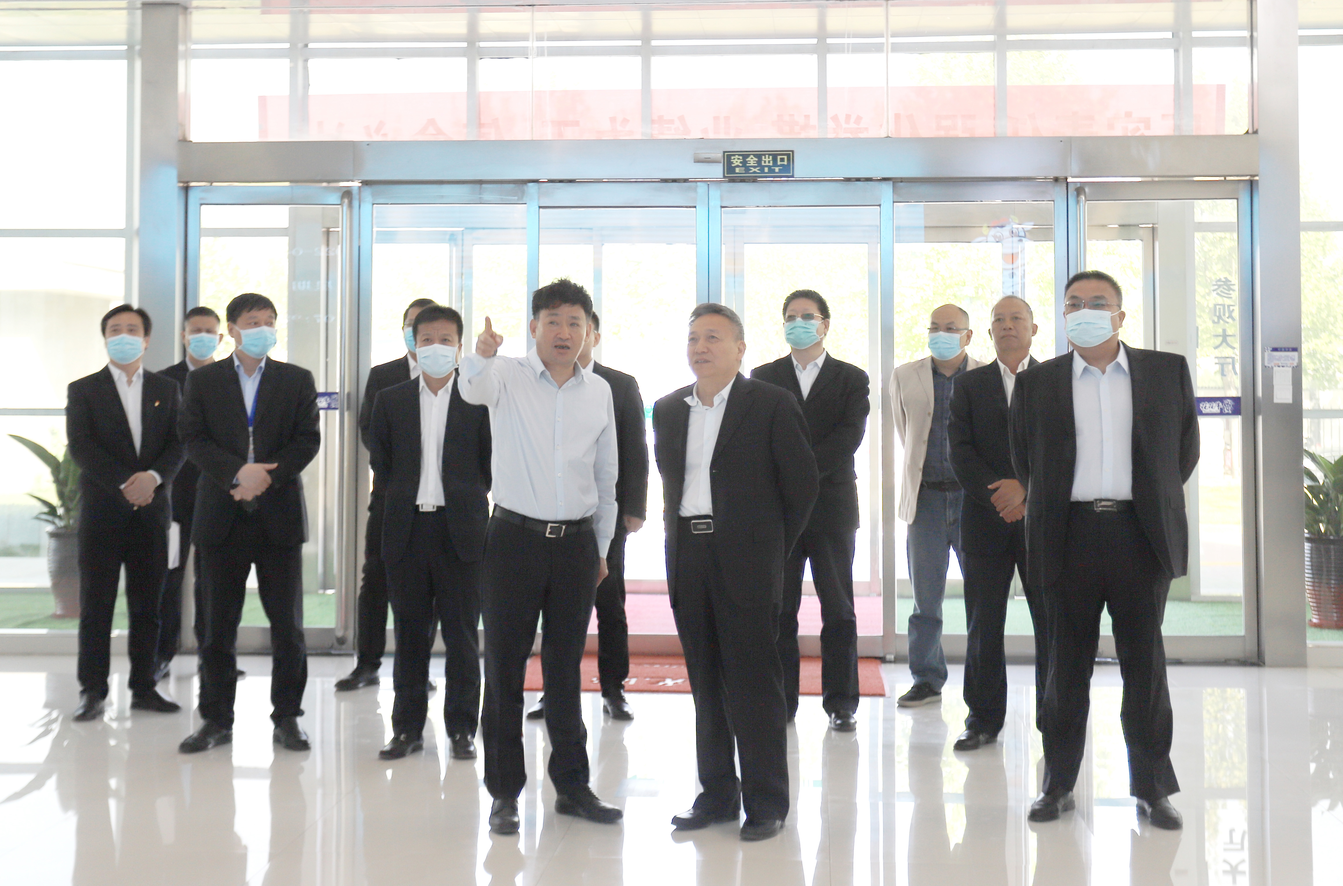 花花牛乳業(yè)集團(tuán)與國(guó)電河南新能源有限公司舉行光伏項(xiàng)目合作開(kāi)發(fā)簽約儀式 花花牛乳業(yè)集團(tuán)與國(guó)電河南新能源有限公司舉行光伏項(xiàng)目合作開(kāi)發(fā)簽約儀式