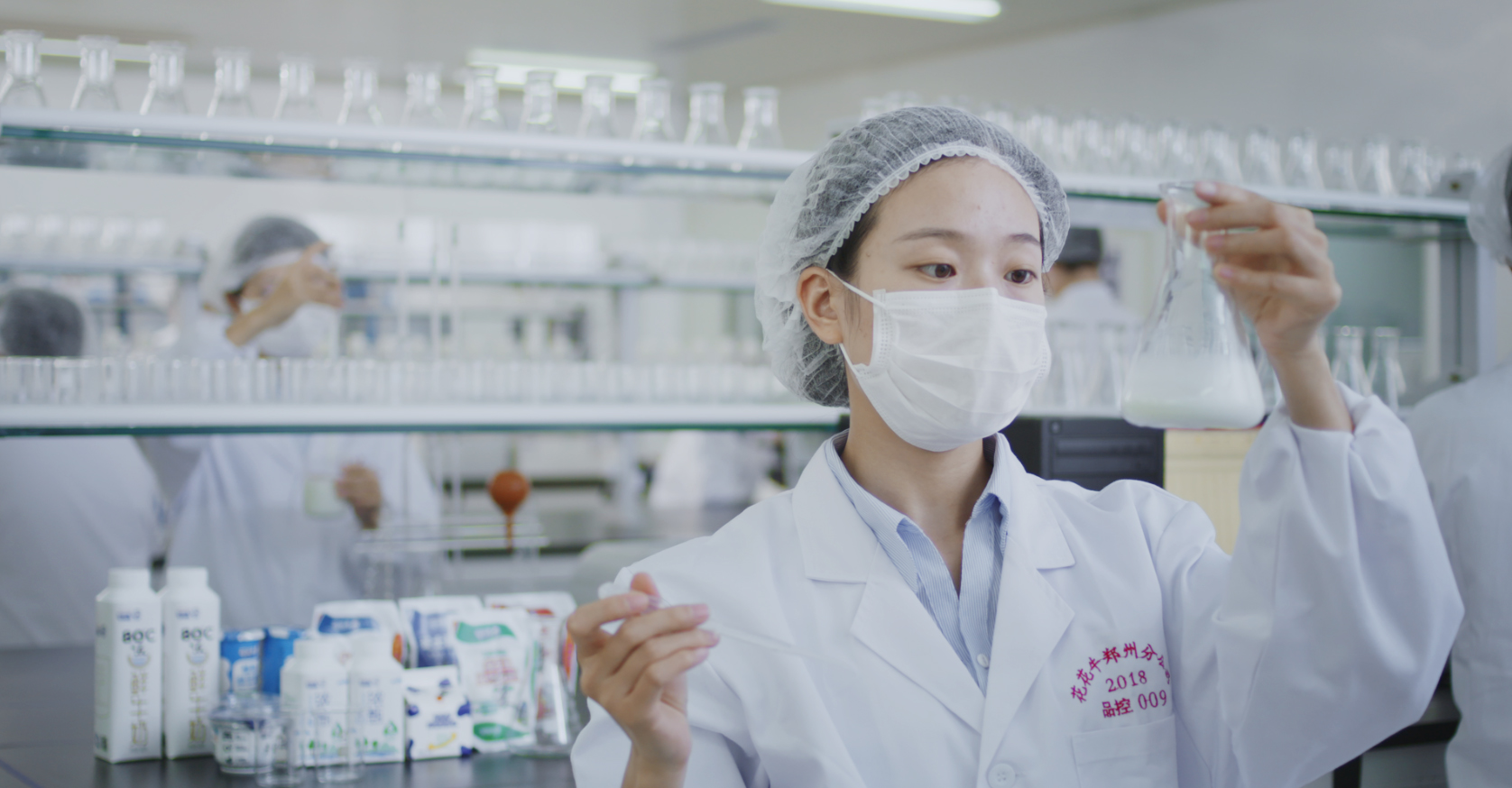 榮膺乳業(yè)三大金獎(jiǎng)，花花牛以產(chǎn)業(yè)融合發(fā)展推進(jìn)奶業(yè)高質(zhì)量發(fā)展