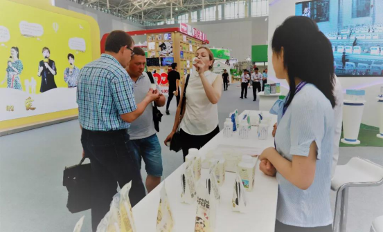 致敬祖國70華誕 |花花牛亮相第十屆中國奶業(yè)大會(huì)