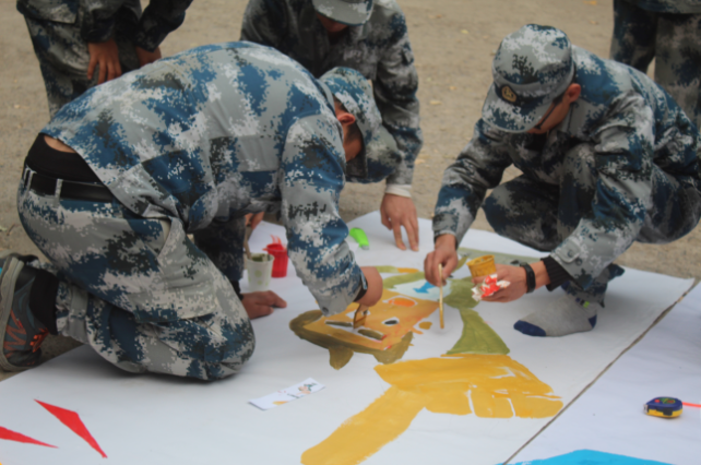 組織開展戶外拓展訓(xùn)練活動(dòng)