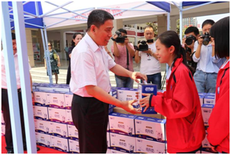 “健康中原，牛奶伴您行——花花牛乳業(yè)集團(tuán)2018中國小康牛奶行動” 公益助學(xué)啟動儀式隆重舉行