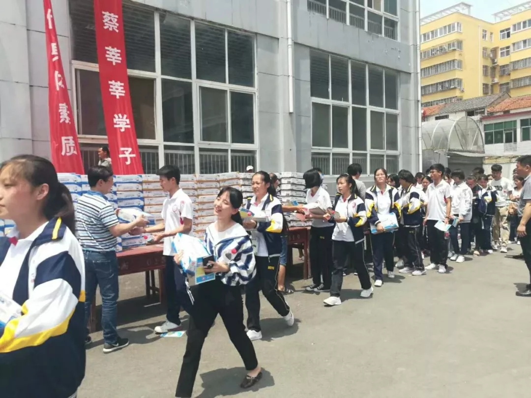 花花牛|捐助教育100萬元！做公益，我們是認(rèn)真的！