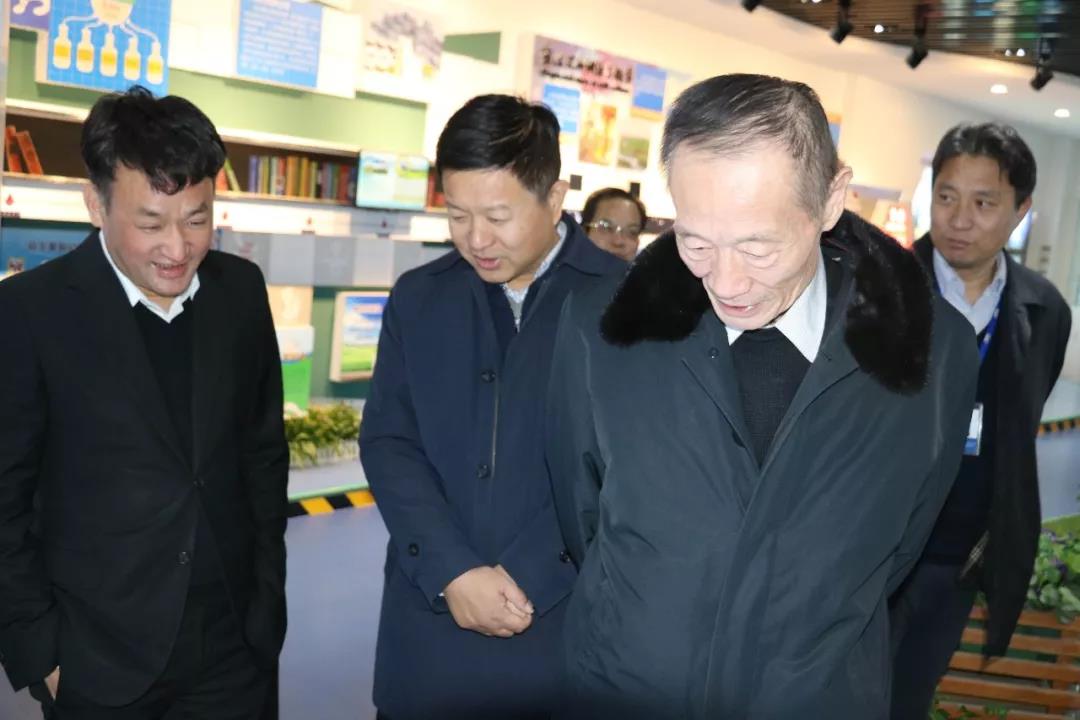 中國奶業(yè)協(xié)會高鴻賓會長蒞臨花花牛指導工作 中國奶業(yè)協(xié)會高鴻賓會長蒞臨花花牛指導工作