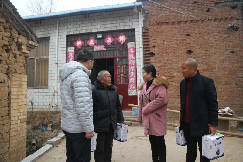 花花牛精準(zhǔn)扶貧暖冬公益行走進登封市劉家溝