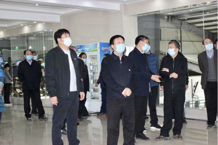 平頂山市委書記周斌一行蒞臨花花牛乳業(yè)集團 魯山瑞亞牧業(yè)有限公司調(diào)研疫情防控和復(fù)工復(fù)產(chǎn)情況