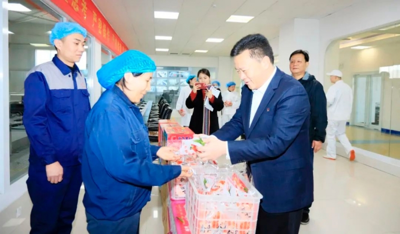 新春慰問送關(guān)懷——集團黨委書記、董事長慰問春節(jié)期間堅守崗位的一線職工
