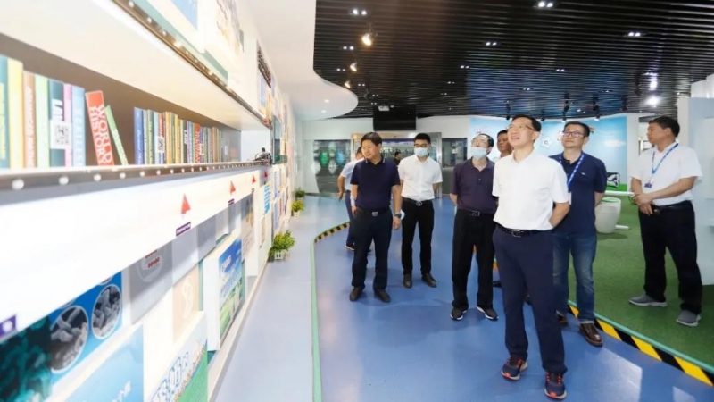 快訊 | 湖北省農(nóng)業(yè)廳副廳長王海濤等領(lǐng)導(dǎo)一行蒞臨河南花花牛乳業(yè)集團參觀調(diào)研