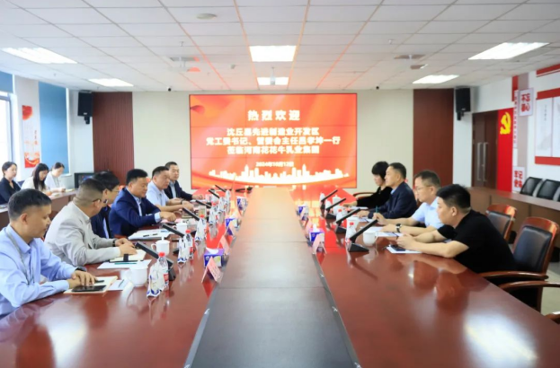 沈丘縣先進(jìn)制造業(yè)開(kāi)發(fā)區(qū)黨工委書(shū)記呂孝坤、金絲猴食品有限公司董事長(zhǎng)李旸等一行到訪河南花花牛乳業(yè)集團(tuán)